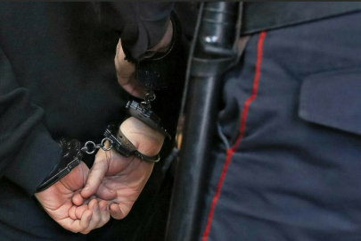 За вымогательство задержаны сотрудники налоговой службы Кыргызстана