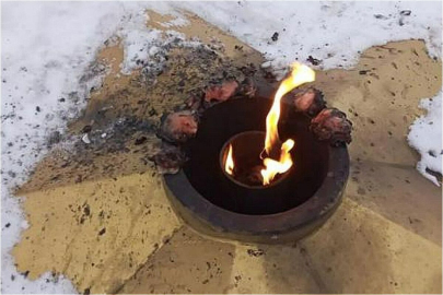 Жаривших шашлык на Вечном огне вандалов разыскивают в ВКО