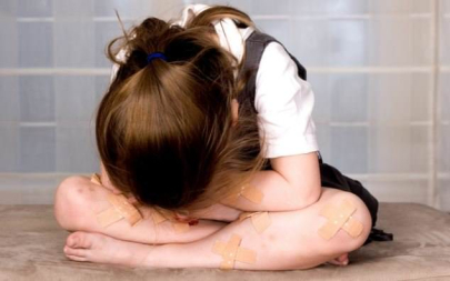 Как защитить ребенка от жестокого обращения и насилия — эксперты