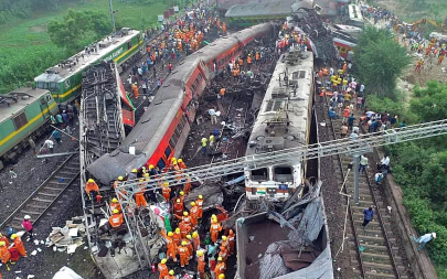 Свыше 280 человек погибли при столкновении поездов в Индии