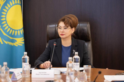 Казахстанцы получают «сообщения» от имени Аиды Балаевой