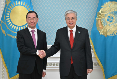 Президент Казахстана встретился с главой Республики Саха
